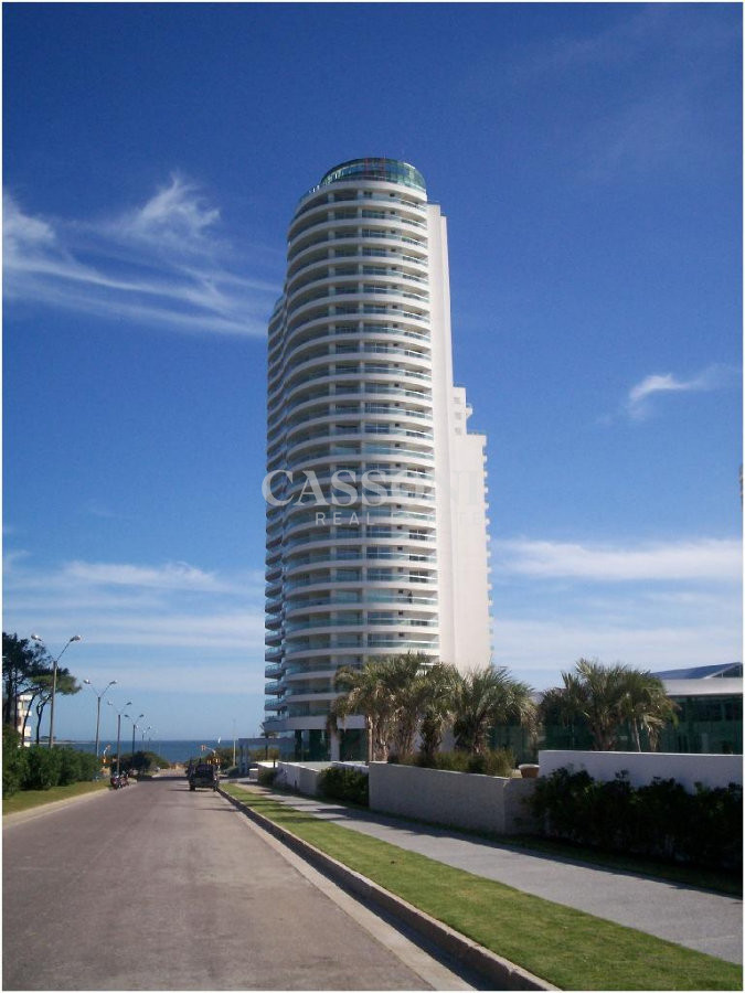 Apartamento ID.2217 - Alquiler de apartamento de 3 dormitorios +dep de servicio en Punta del Este