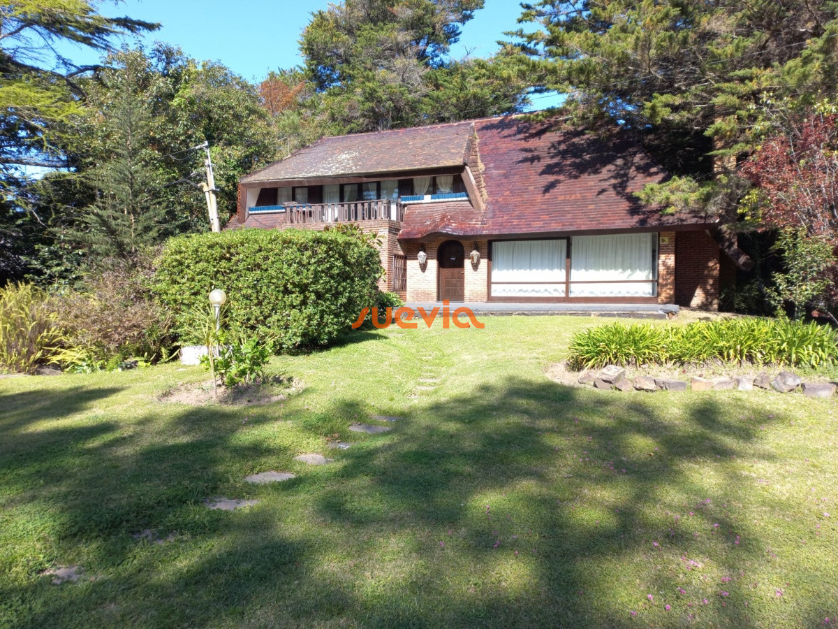 Casa ID.4327 - Casa en venta de 4 dormitorios en Punta del Este