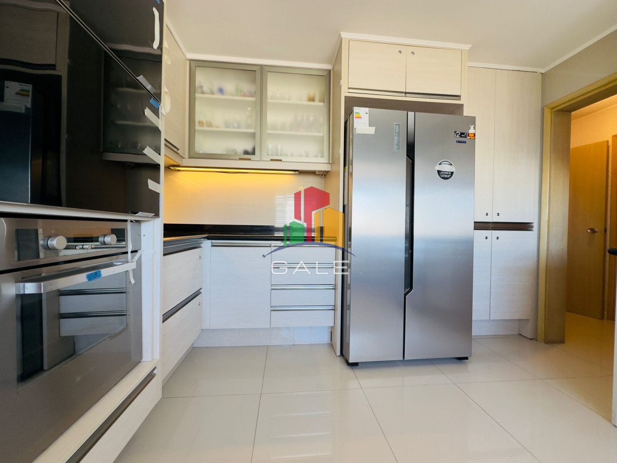 Apartamento ID.4296 - Apartamento reciclado, primera linea playa mansa, 3 dormitorios, 1 suite.