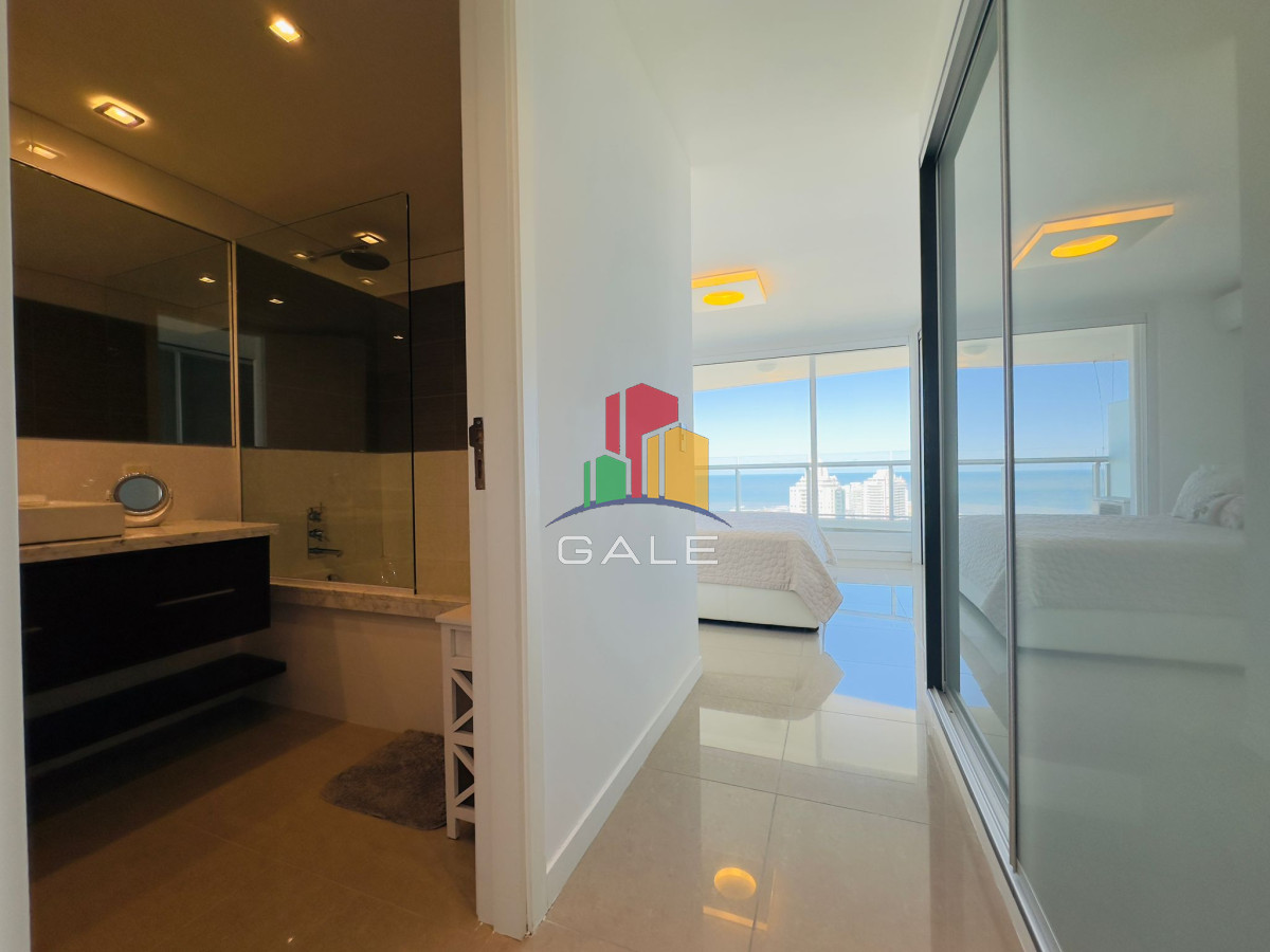 Apartamento ID.2107 - Penthouse en VENTA, 3 dormitorios en suite + Dependencia, vista 360°.