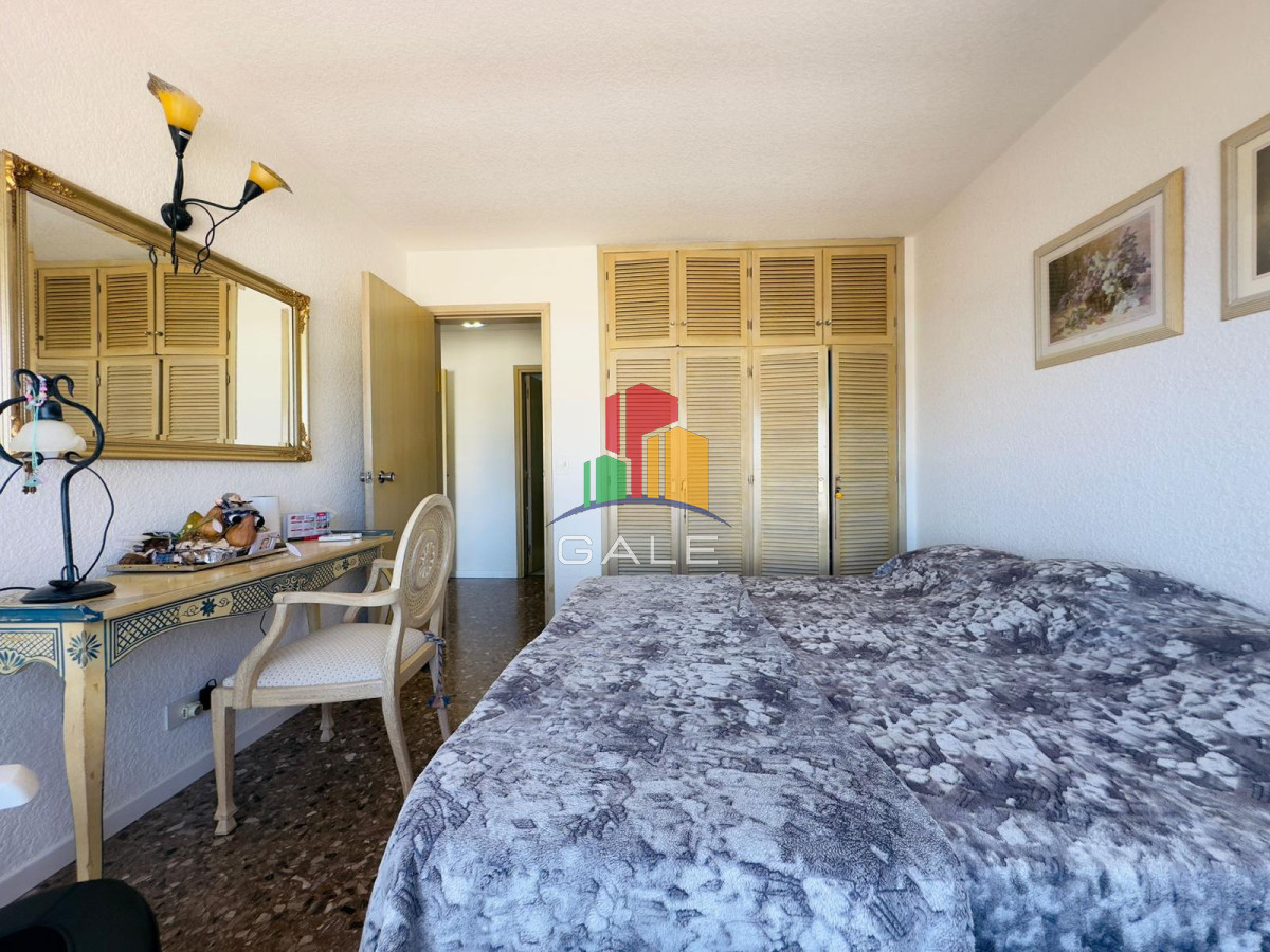 Apartamento ID.4296 - Apartamento reciclado, primera linea playa mansa, 3 dormitorios, 1 suite.