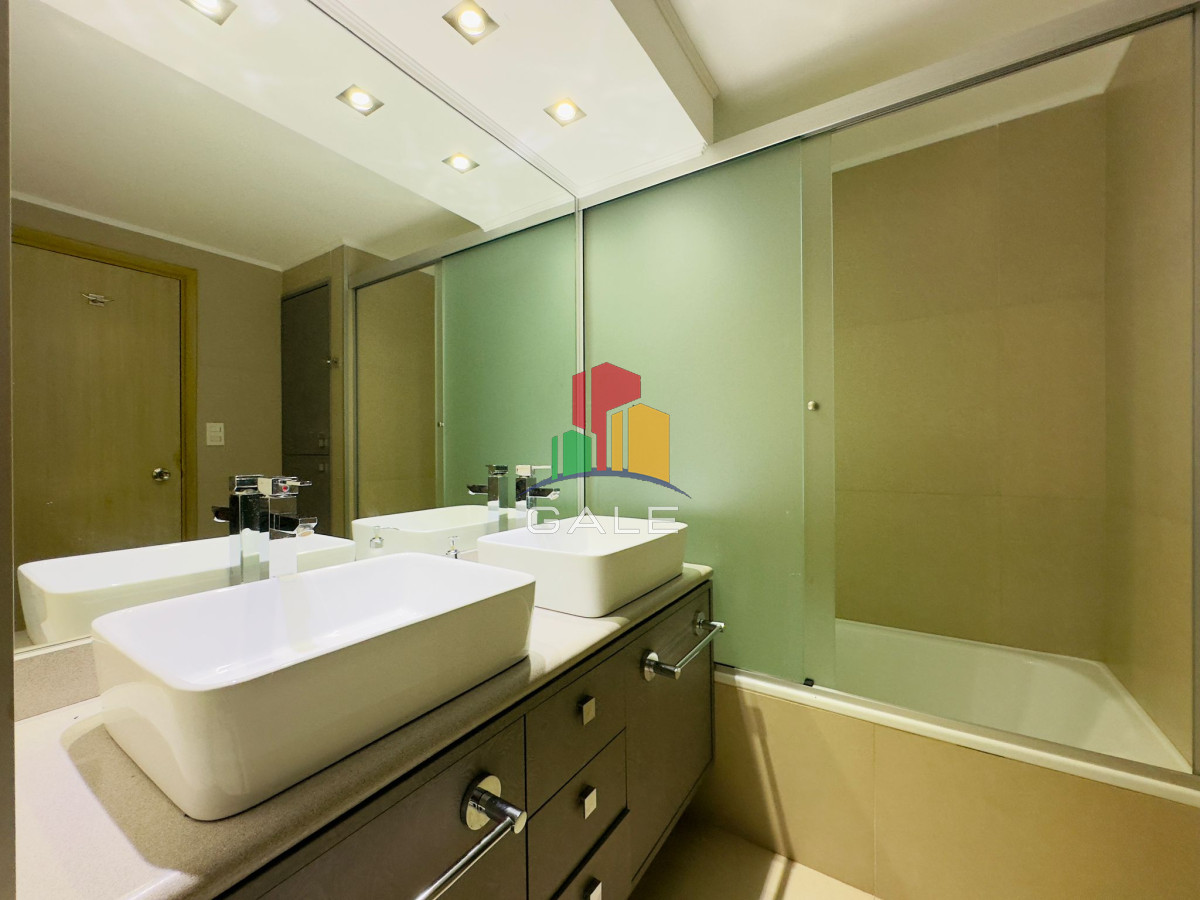 Apartamento ID.4296 - Apartamento reciclado, primera linea playa mansa, 3 dormitorios, 1 suite.