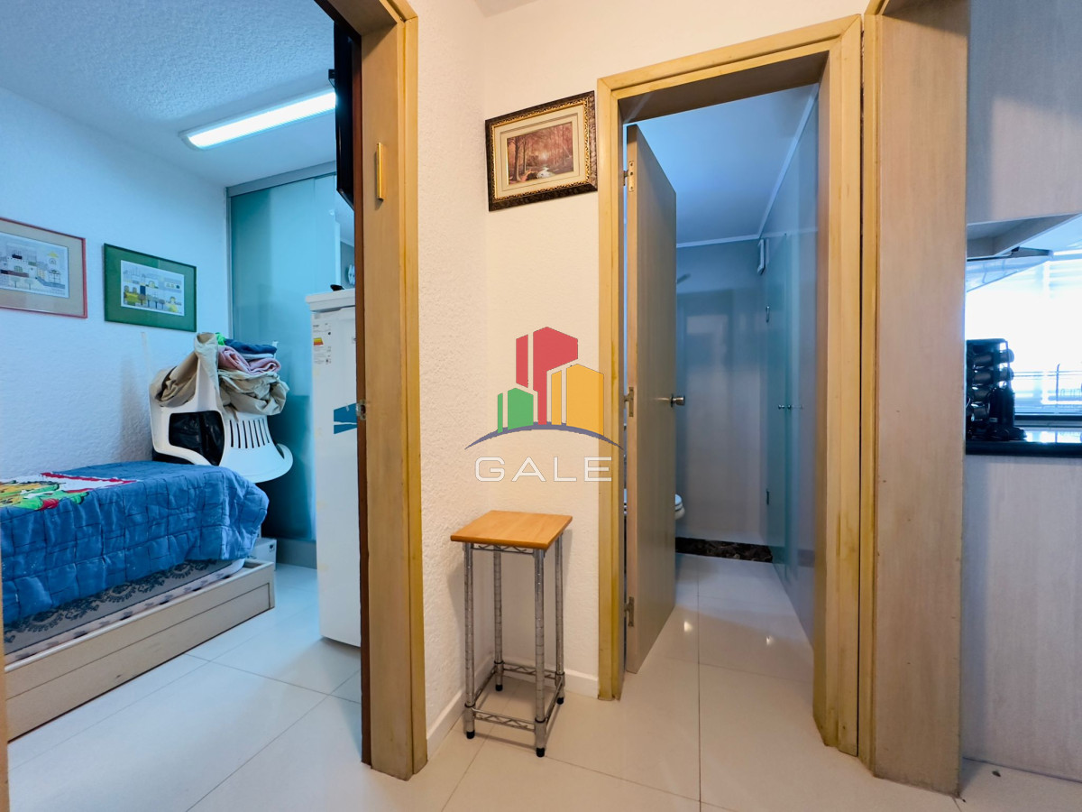 Apartamento ID.4296 - Apartamento reciclado, primera linea playa mansa, 3 dormitorios, 1 suite.