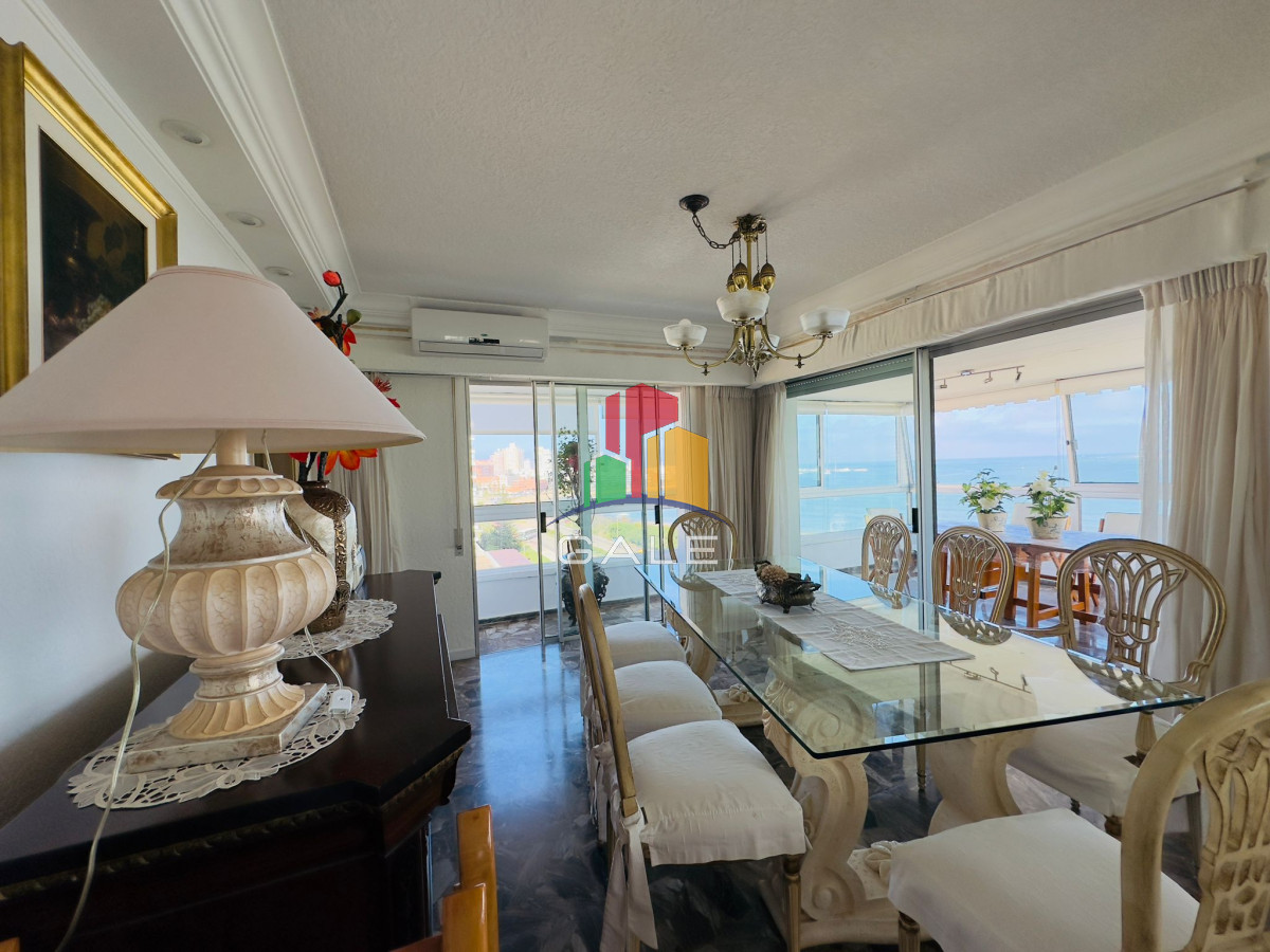Apartamento ID.4296 - Apartamento reciclado, primera linea playa mansa, 3 dormitorios, 1 suite.