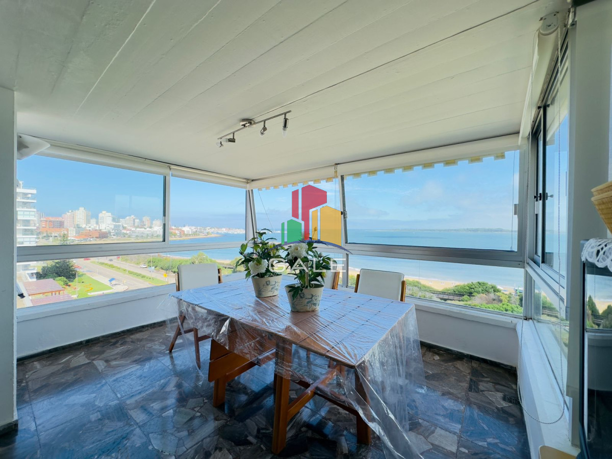 Apartamento ID.4296 - Apartamento reciclado, primera linea playa mansa, 3 dormitorios, 1 suite.