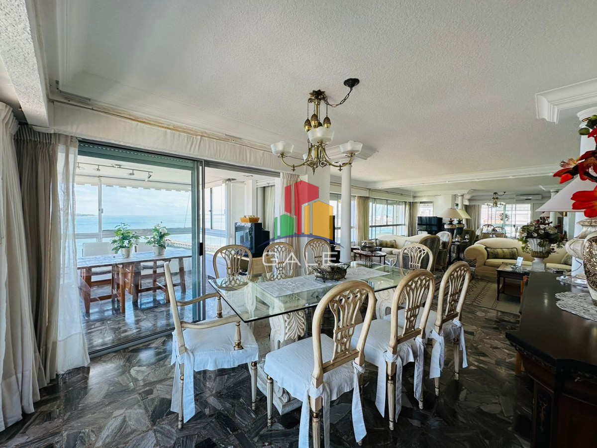 Apartamento ID.4296 - Apartamento reciclado, primera linea playa mansa, 3 dormitorios, 1 suite.
