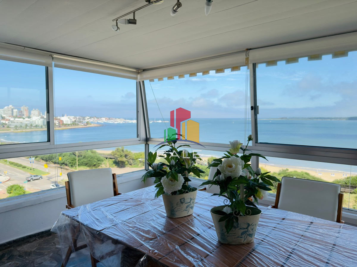 Apartamento ID.4296 - Apartamento reciclado, primera linea playa mansa, 3 dormitorios, 1 suite.