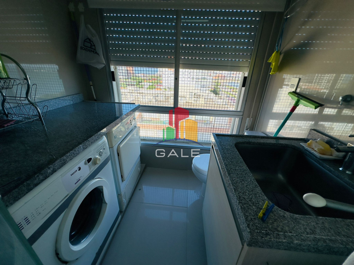 Apartamento ID.4296 - Apartamento reciclado, primera linea playa mansa, 3 dormitorios, 1 suite.