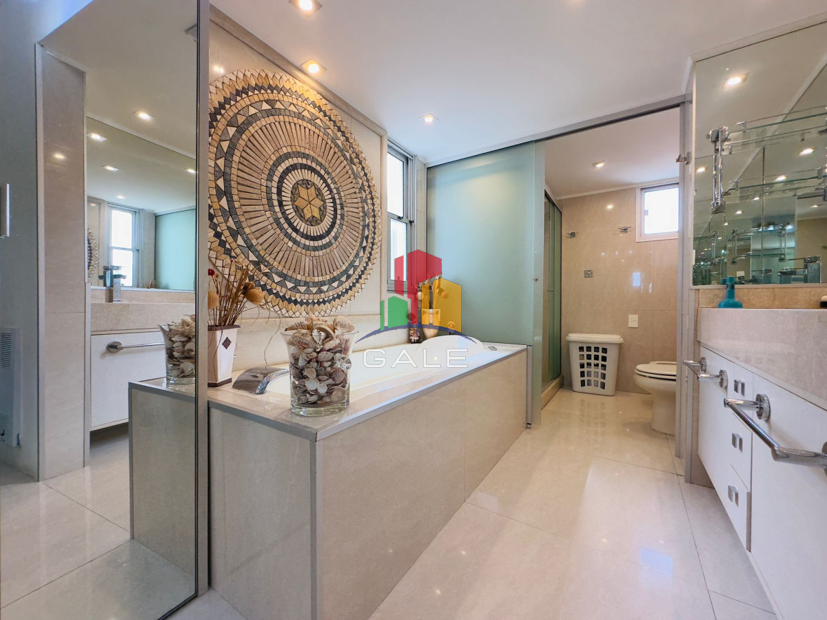 Apartamento ID.4296 - Apartamento reciclado, primera linea playa mansa, 3 dormitorios, 1 suite.