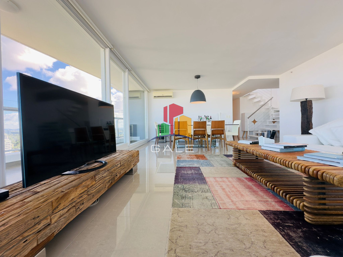 Apartamento ID.2107 - Penthouse en VENTA, 3 dormitorios en suite + Dependencia, vista 360°.