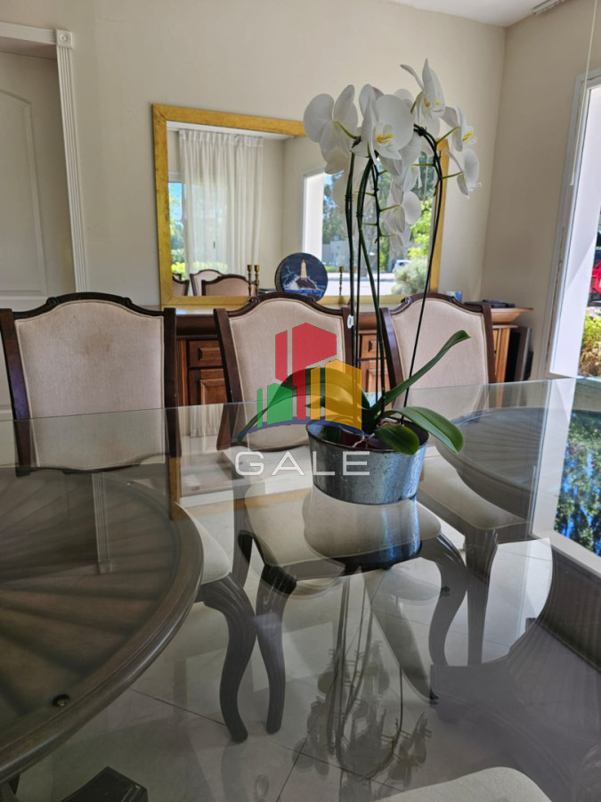 Casa ID.4726 - Casa en venta en La Arbolada. 5 dormitorios, piscina, parrillero