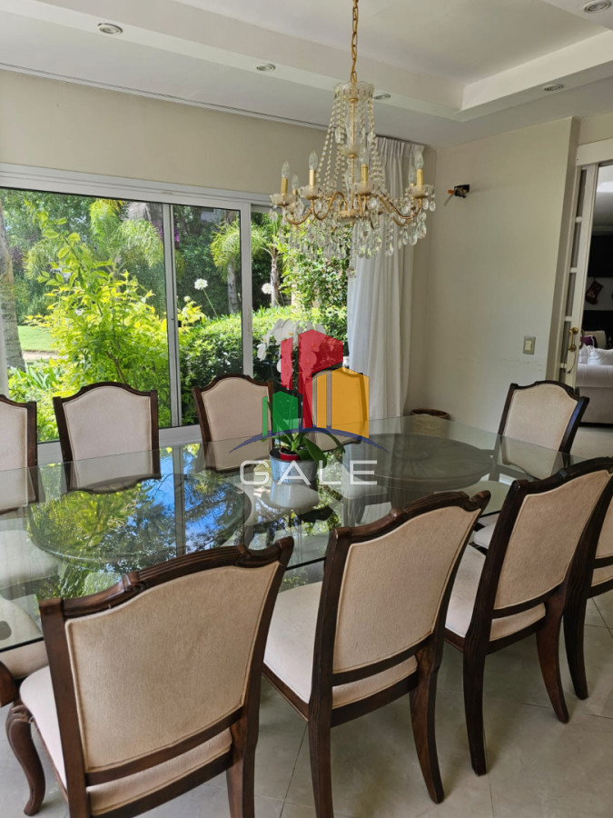 Casa ID.4726 - Casa en venta en La Arbolada. 5 dormitorios, piscina, parrillero