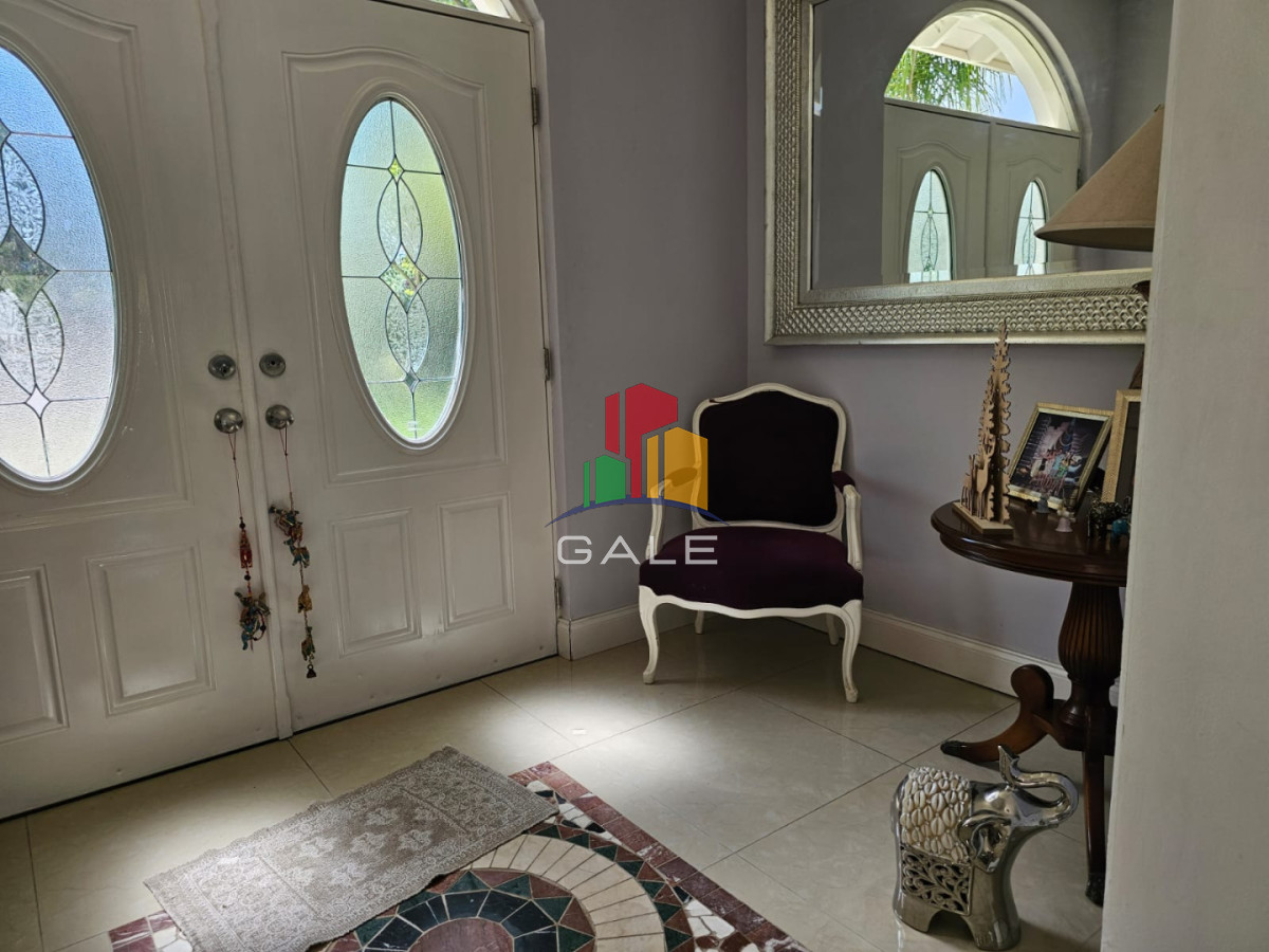 Casa ID.4726 - Casa en venta en La Arbolada. 5 dormitorios, piscina, parrillero