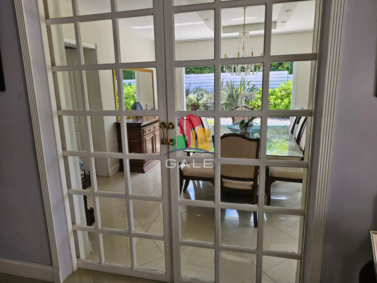 Casa ID.4726 - Casa en venta en La Arbolada. 5 dormitorios, piscina, parrillero