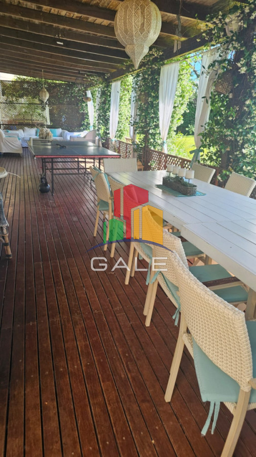 Casa ID.4726 - Casa en venta en La Arbolada. 5 dormitorios, piscina, parrillero