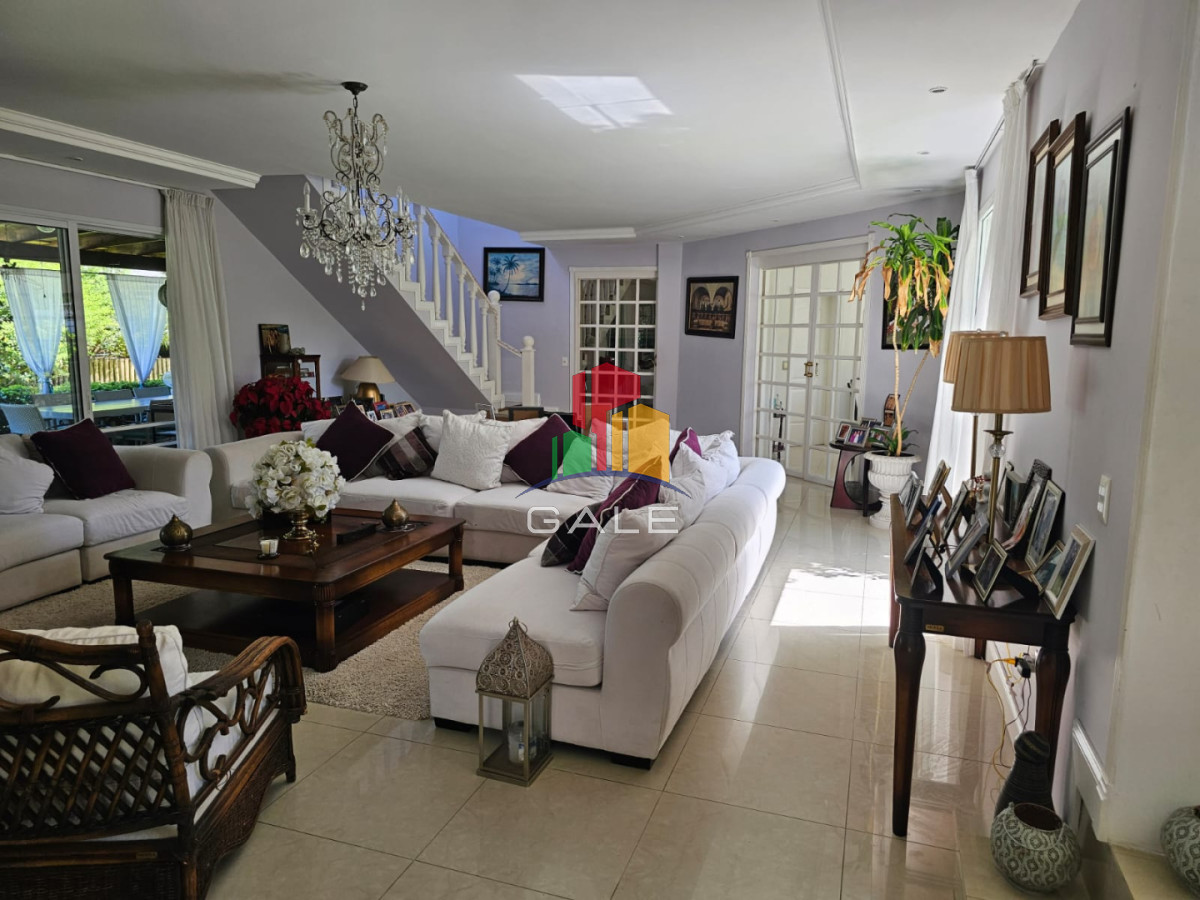 Casa ID.4726 - Casa en venta en La Arbolada. 5 dormitorios, piscina, parrillero