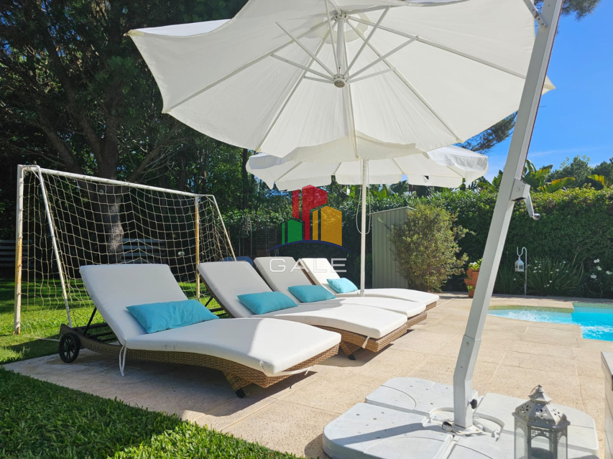 Casa ID.4726 - Casa en venta en La Arbolada. 5 dormitorios, piscina, parrillero