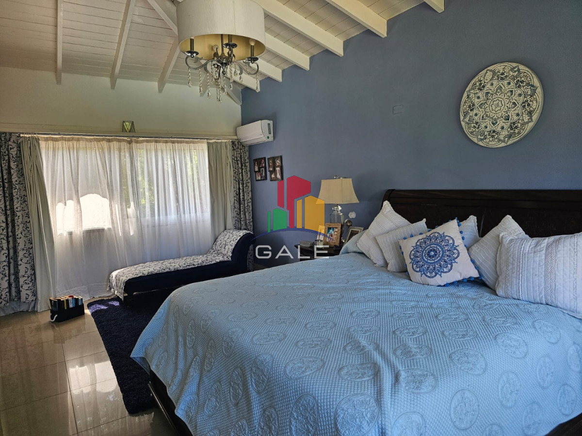 Casa ID.4726 - Casa en venta en La Arbolada. 5 dormitorios, piscina, parrillero