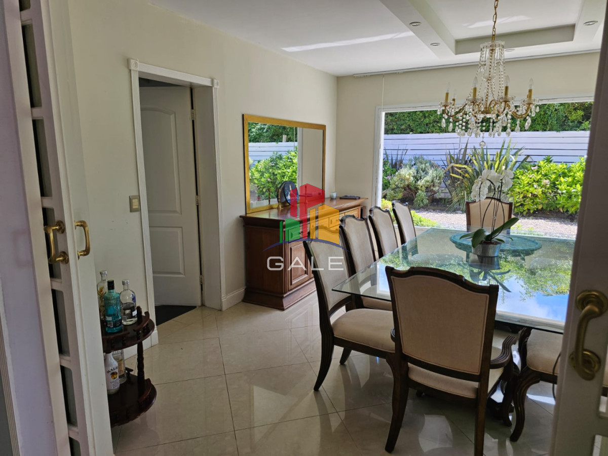 Casa ID.4726 - Casa en venta en La Arbolada. 5 dormitorios, piscina, parrillero