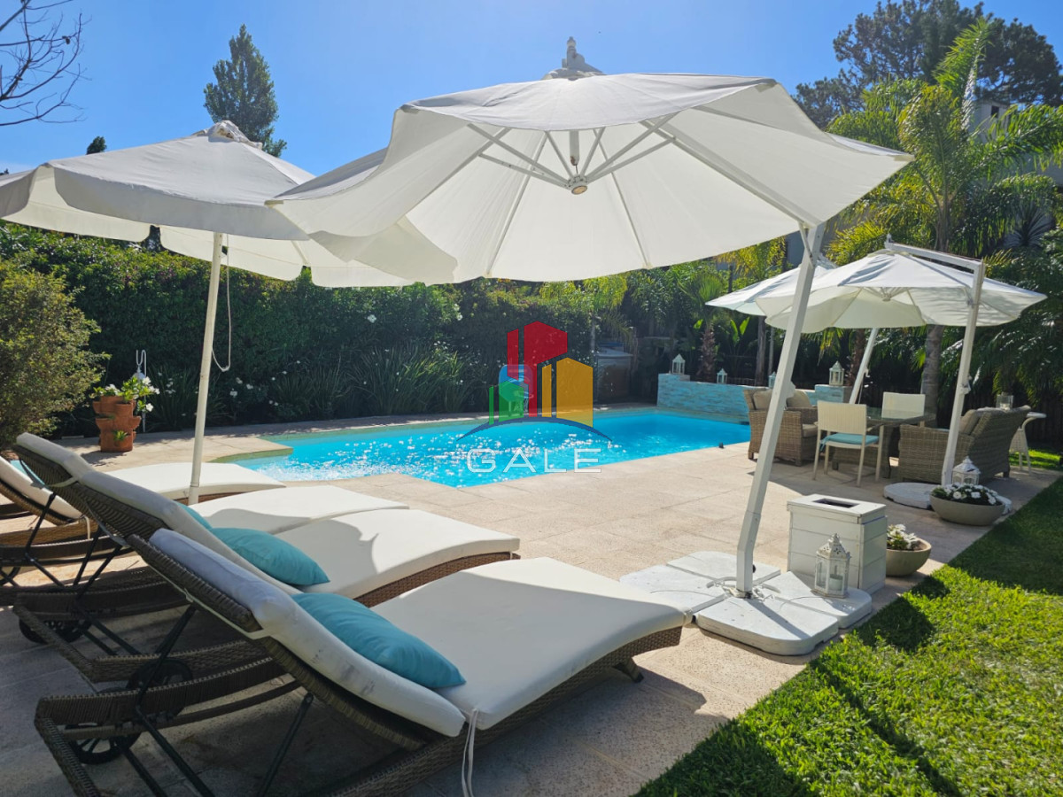 Casa ID.4726 - Casa en venta en La Arbolada. 5 dormitorios, piscina, parrillero