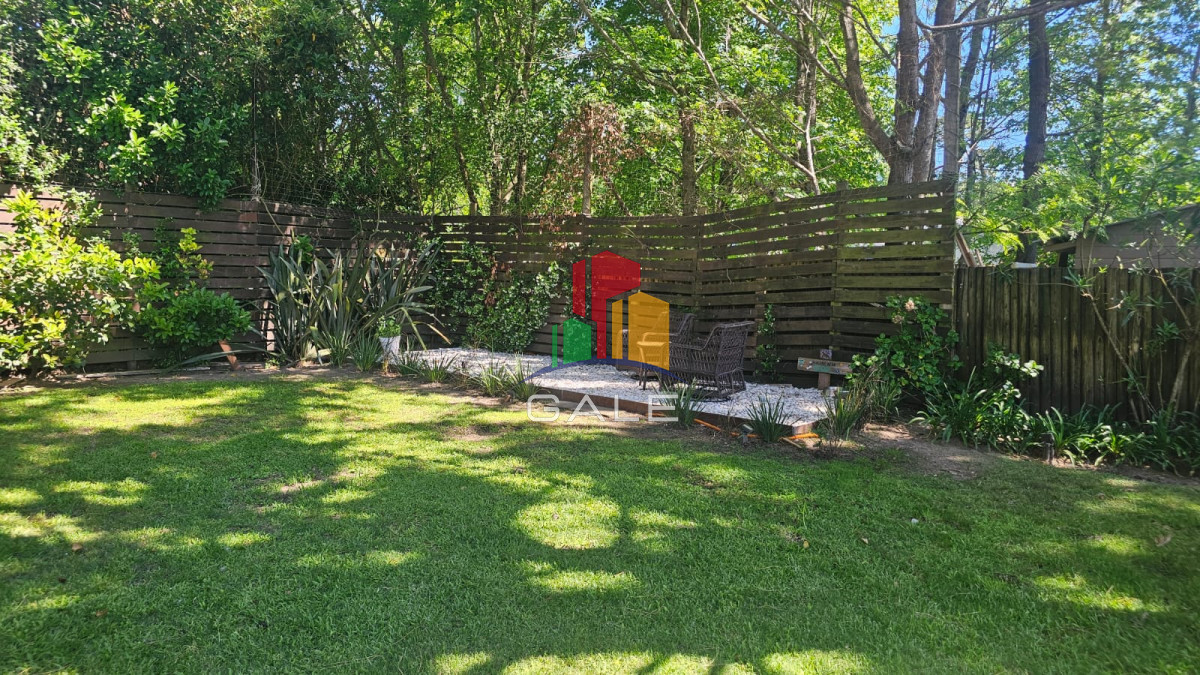 Casa ID.4726 - Casa en venta en La Arbolada. 5 dormitorios, piscina, parrillero