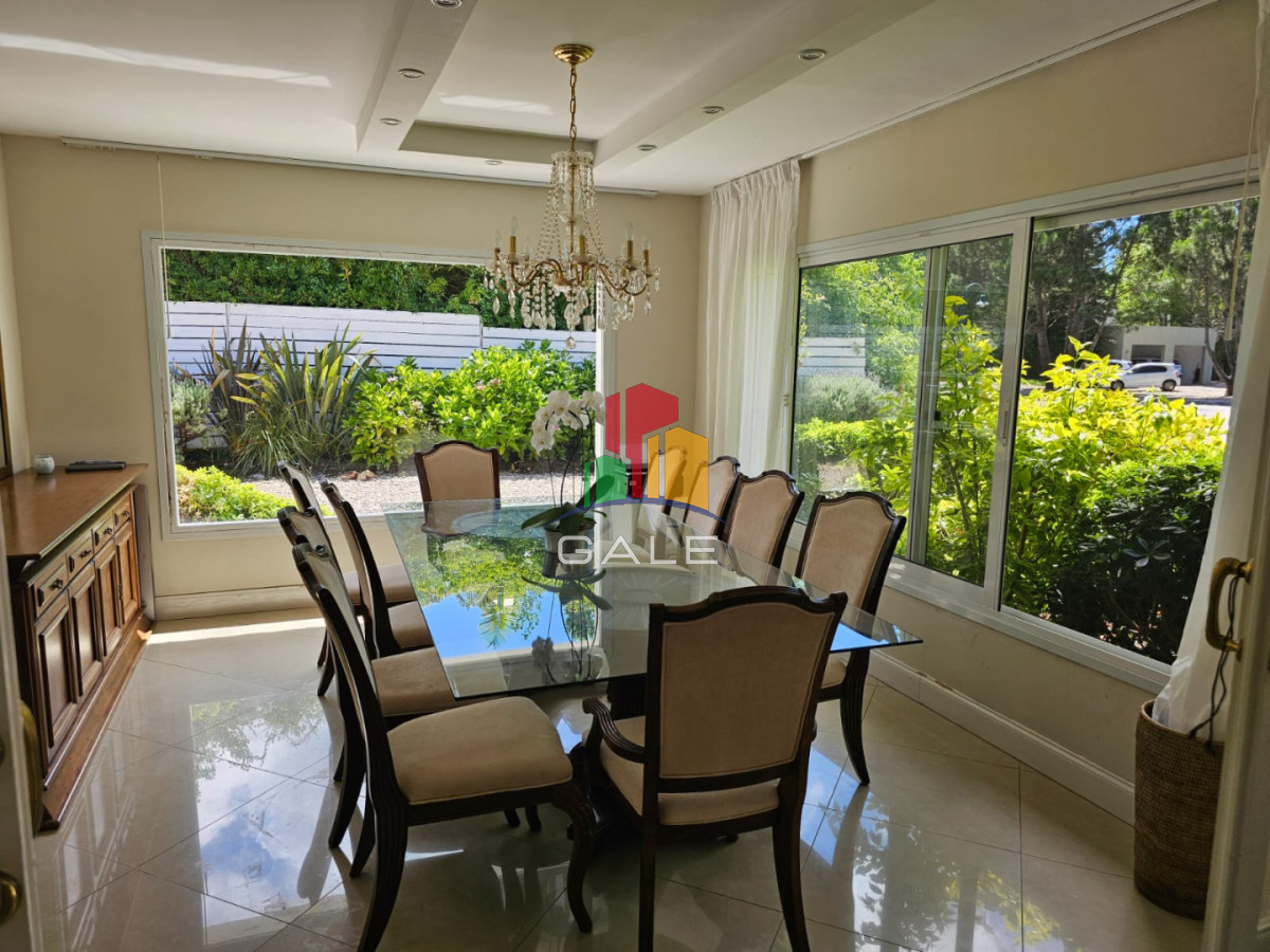 Casa ID.4726 - Casa en venta en La Arbolada. 5 dormitorios, piscina, parrillero