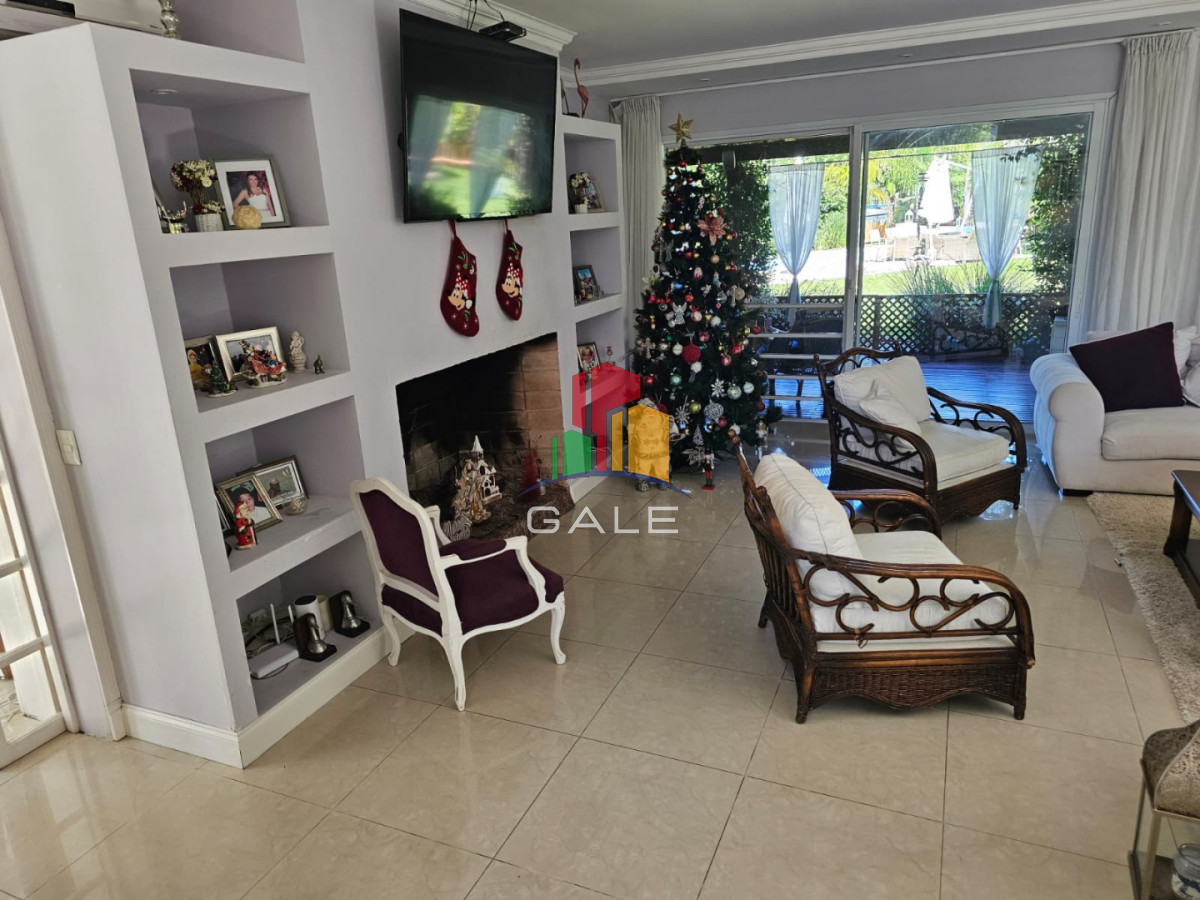 Casa ID.4726 - Casa en venta en La Arbolada. 5 dormitorios, piscina, parrillero