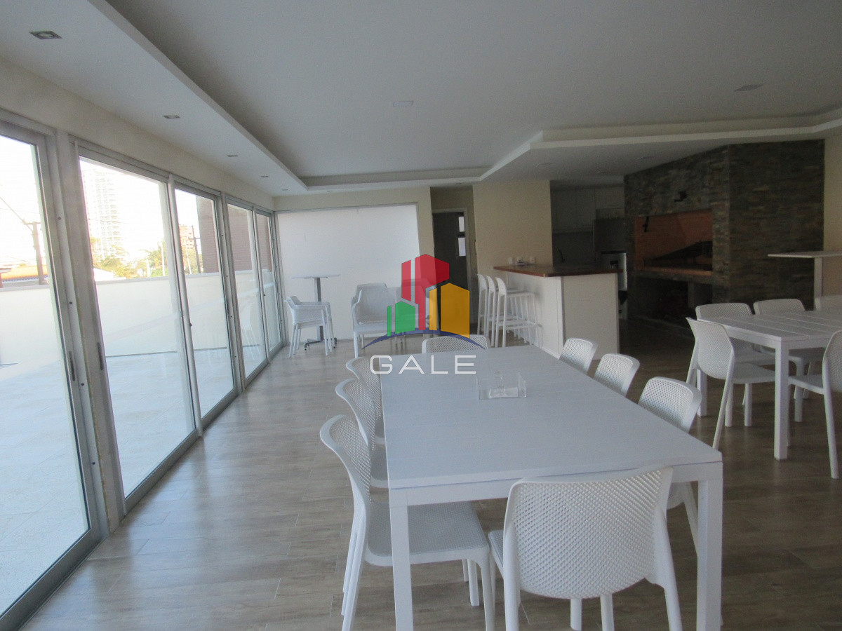 Apartamento ID.4296 - Apartamento reciclado, primera linea playa mansa, 3 dormitorios, 1 suite.