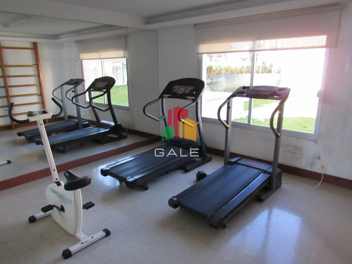 Apartamento ID.4296 - Apartamento reciclado, primera linea playa mansa, 3 dormitorios, 1 suite.