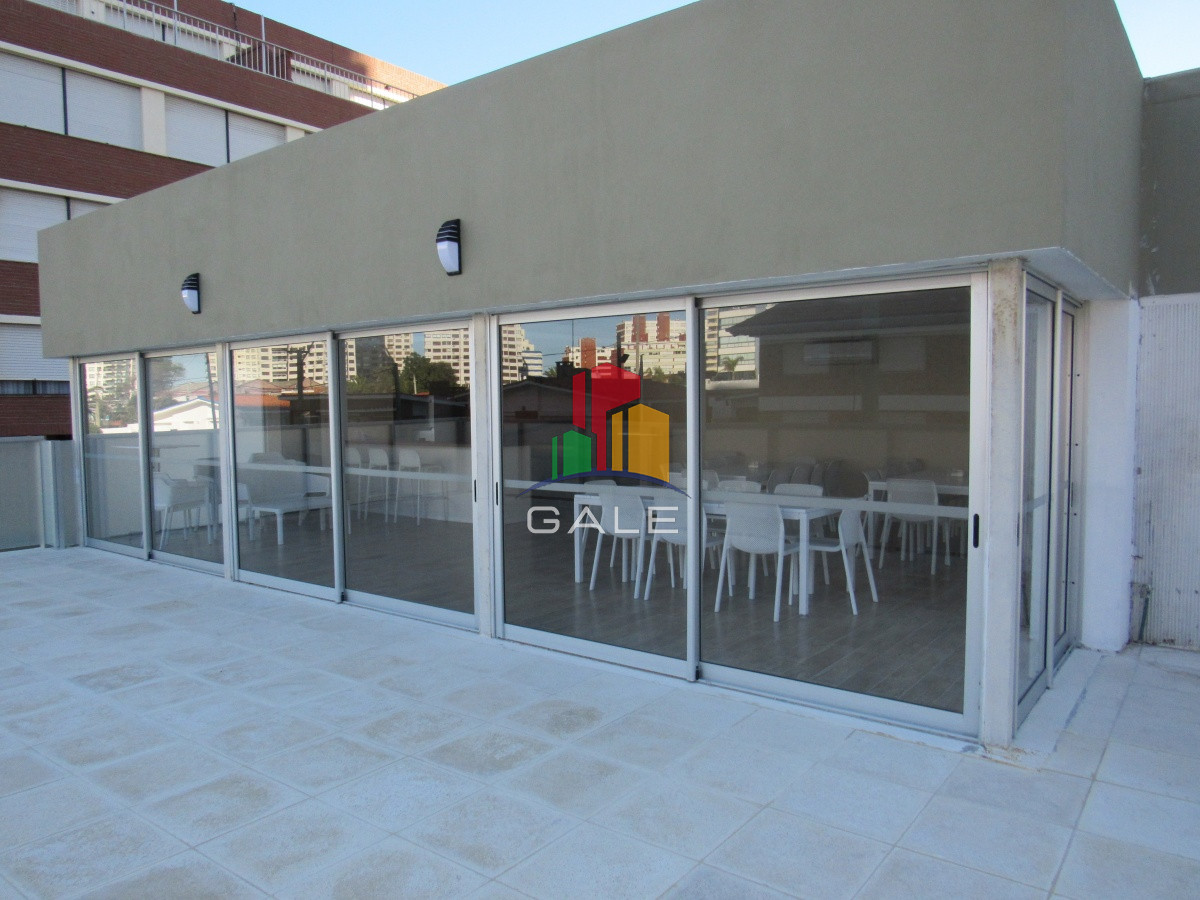 Apartamento ID.4296 - Apartamento reciclado, primera linea playa mansa, 3 dormitorios, 1 suite.
