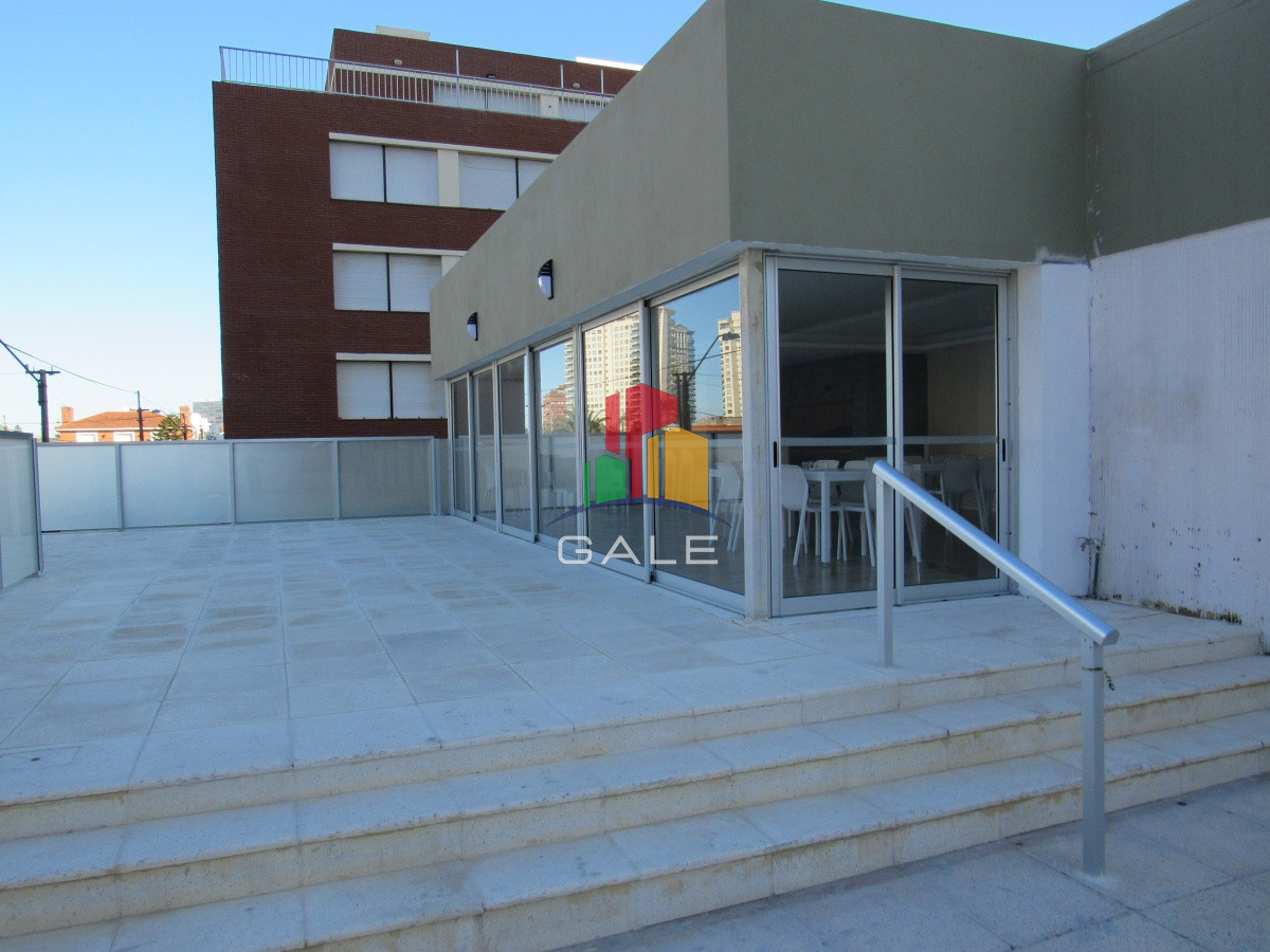 Apartamento ID.4296 - Apartamento reciclado, primera linea playa mansa, 3 dormitorios, 1 suite.