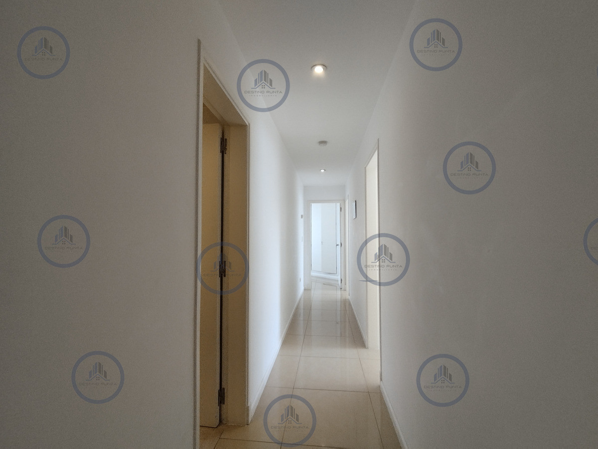 Apartamento ID.1080 - Excelente Apartamento de 3 Dormitorios en Playa Brava, Punta del Este