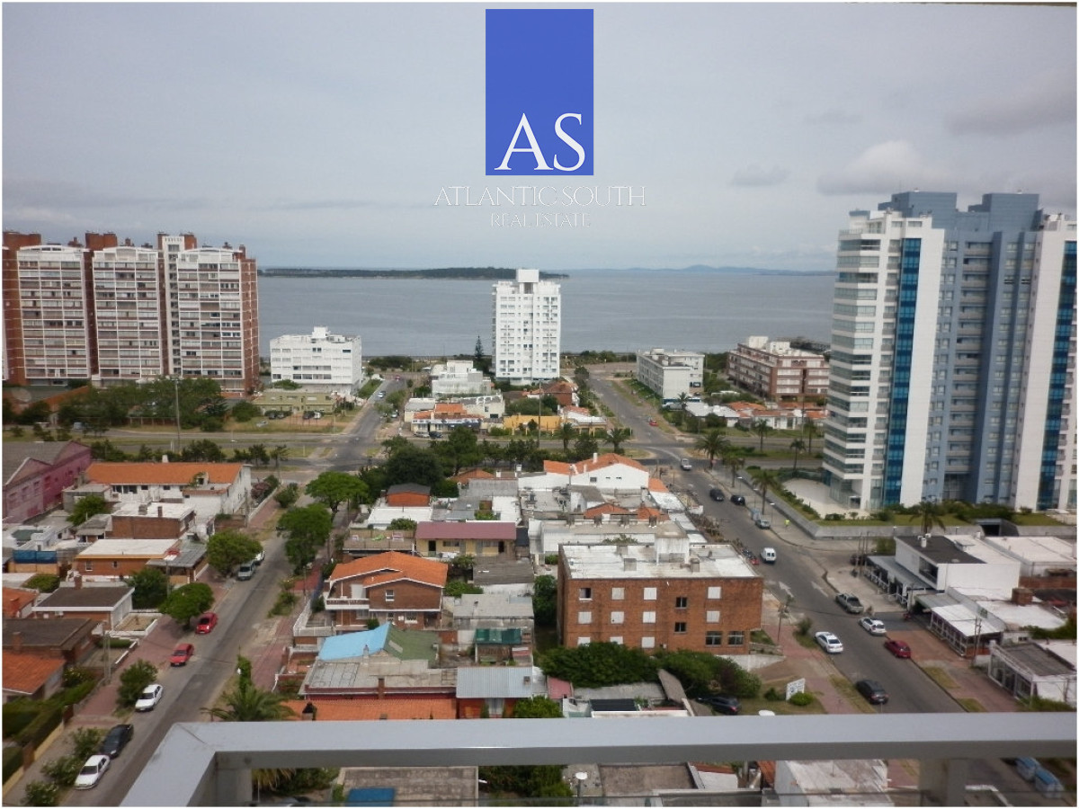 Apartamento ID.3144 - Apartamento de 3 dormitorios con vista al mar Playa Mansa Punta del Este