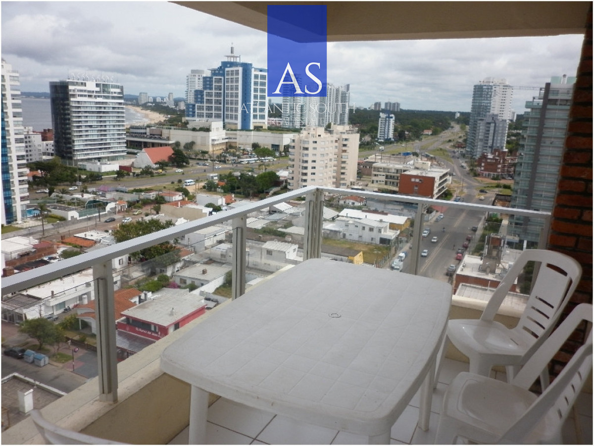 Apartamento ID.3144 - Apartamento de 3 dormitorios con vista al mar Playa Mansa Punta del Este