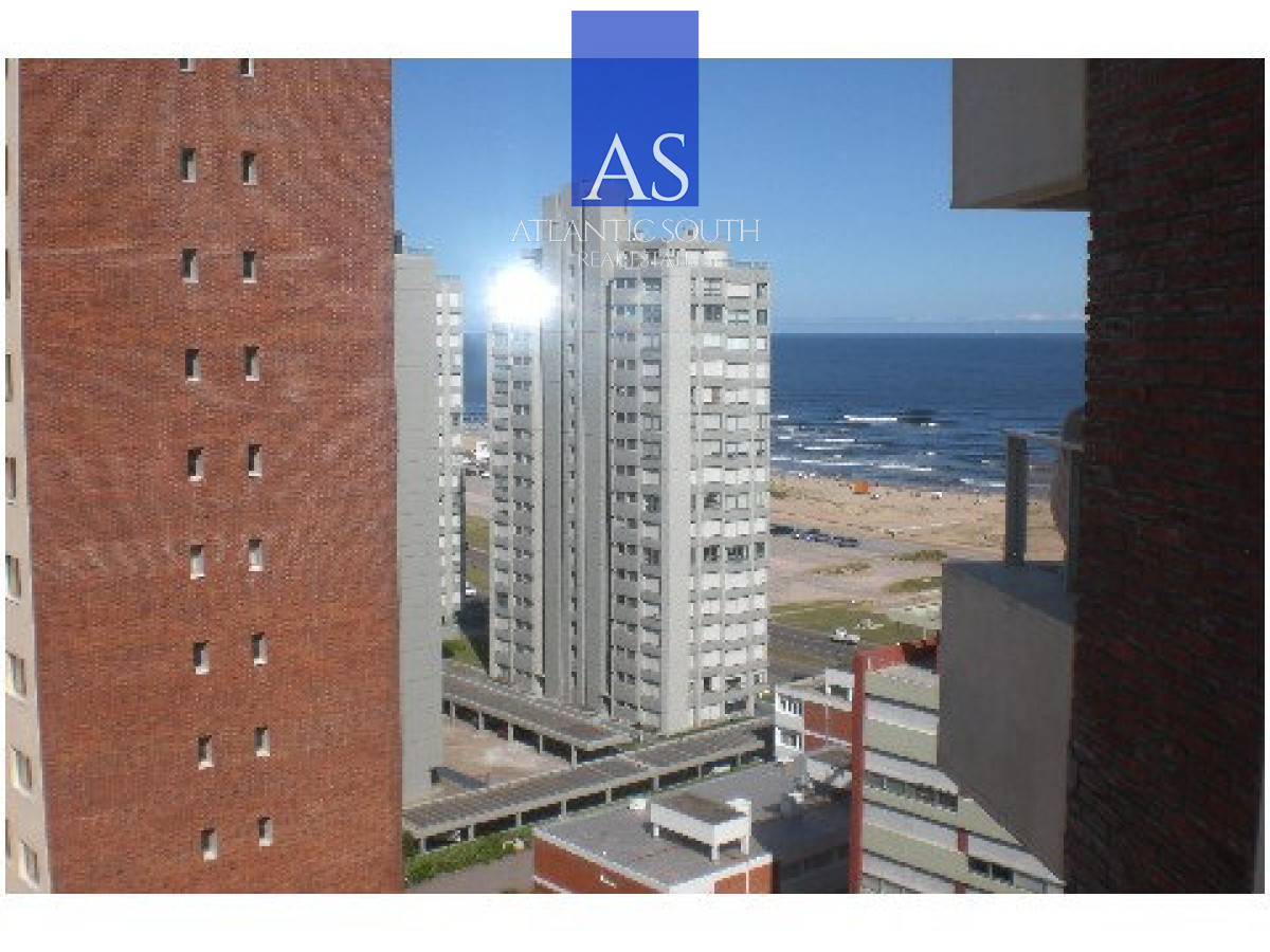 Apartamento ID.3144 - Apartamento de 3 dormitorios con vista al mar Playa Mansa Punta del Este