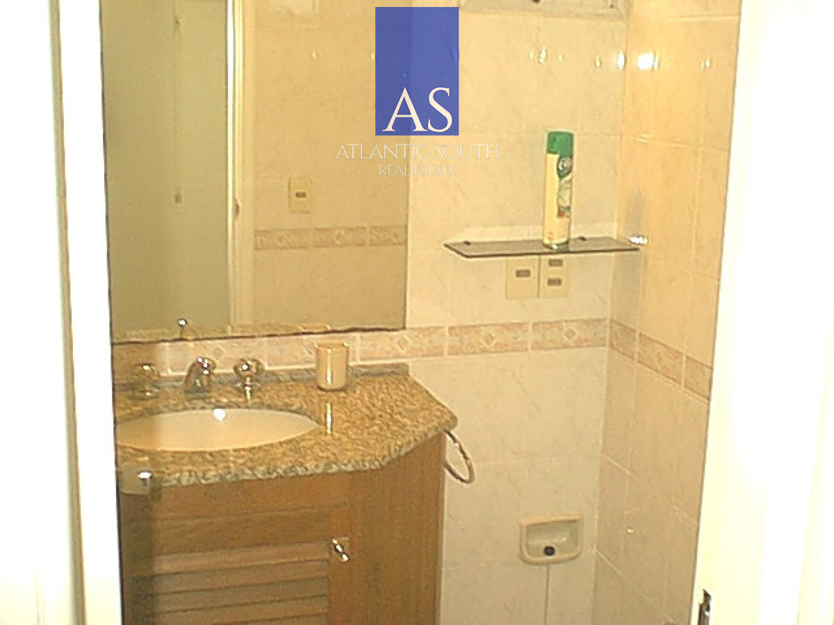 Apartamento ID.3144 - Apartamento de 3 dormitorios con vista al mar Playa Mansa Punta del Este