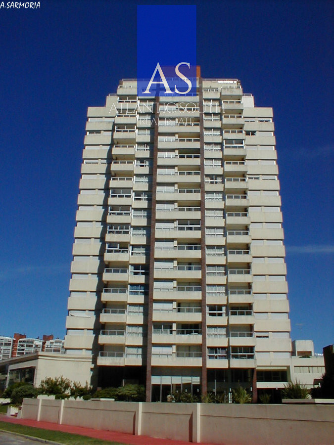 Apartamento ID.3144 - Apartamento de 3 dormitorios con vista al mar Playa Mansa Punta del Este