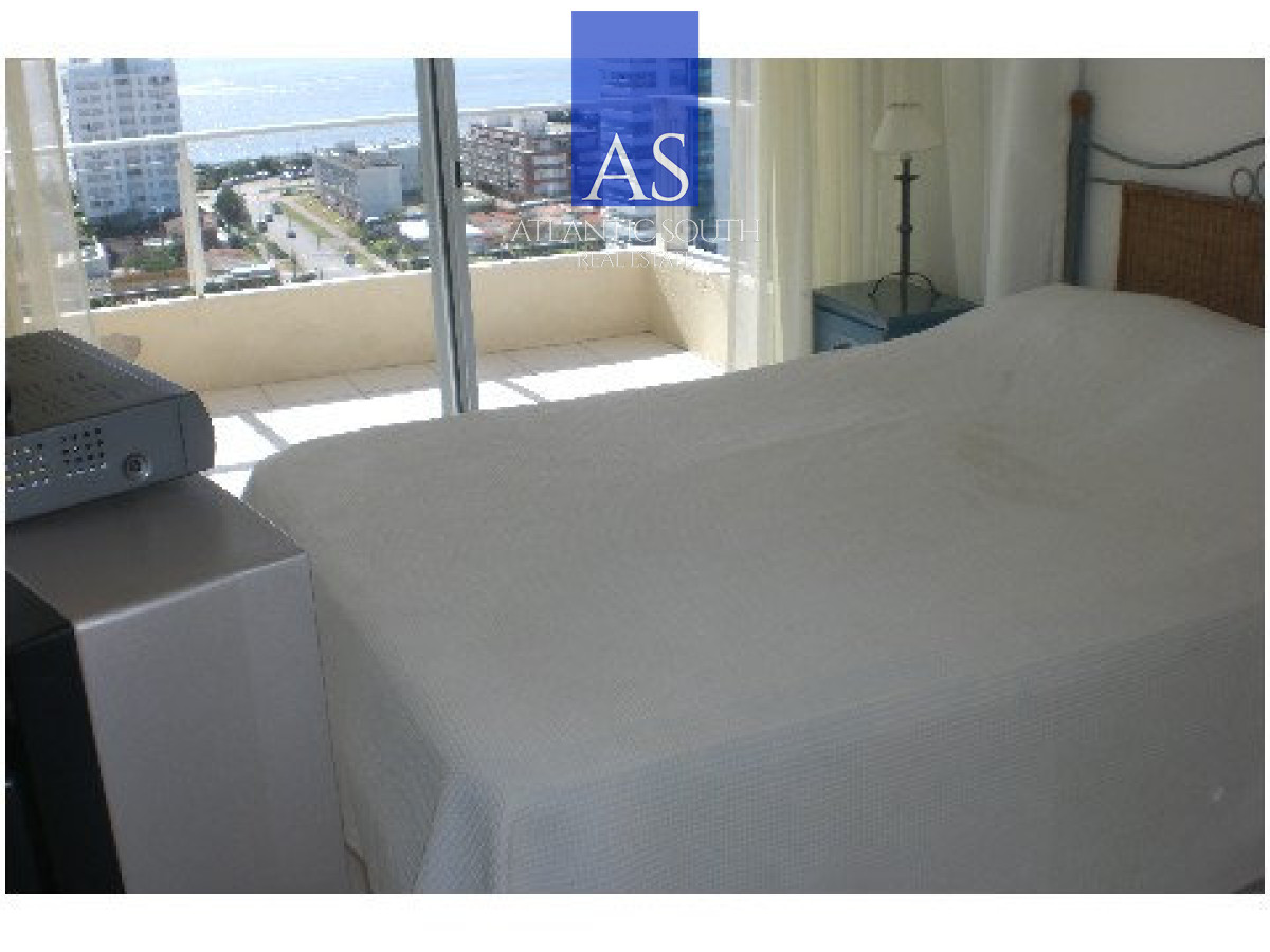 Apartamento ID.3144 - Apartamento de 3 dormitorios con vista al mar Playa Mansa Punta del Este