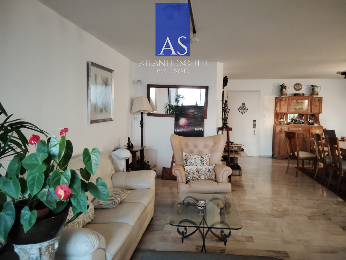 Apartamento ID.4072 - Apartamento de 3 dormitorios y servicio en venta en Punta del Este