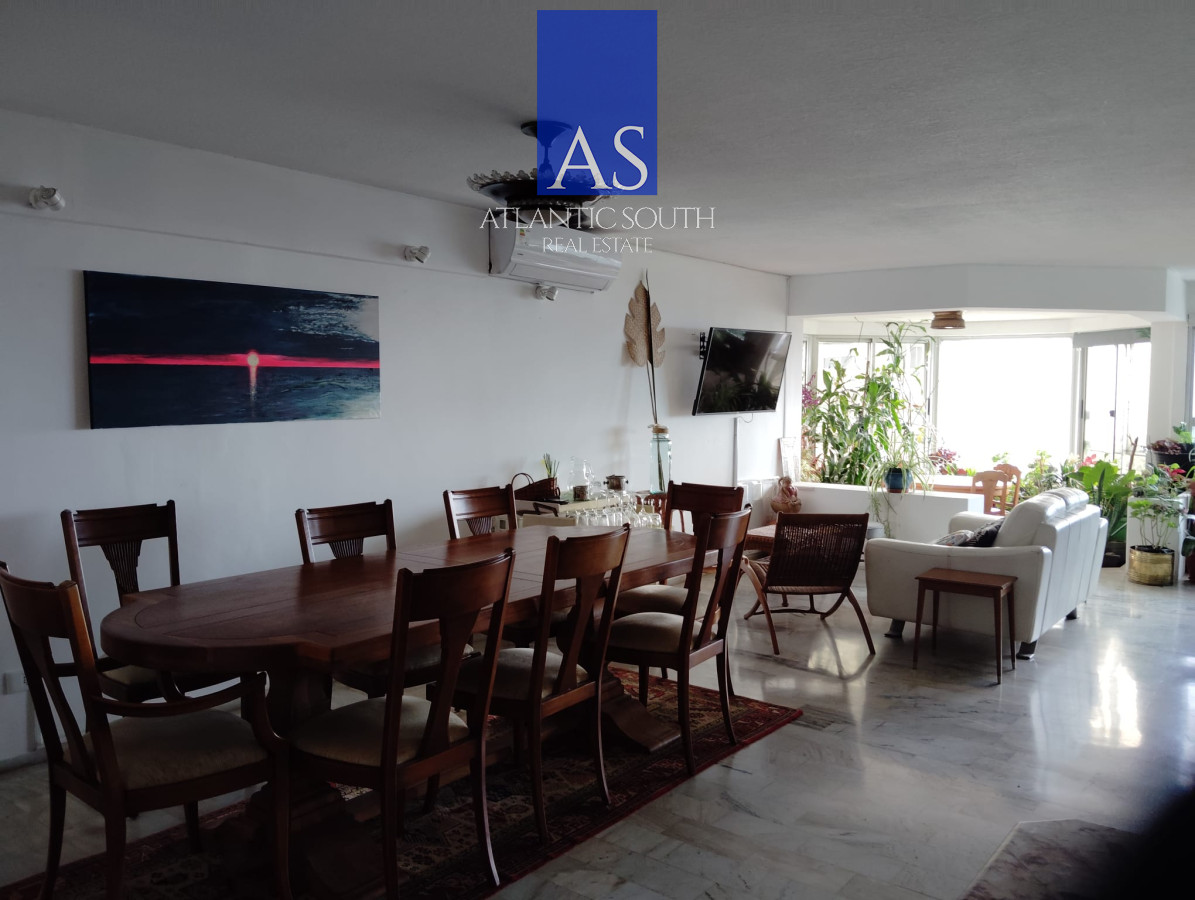 Apartamento ID.4072 - Apartamento de 3 dormitorios y servicio en venta en Punta del Este