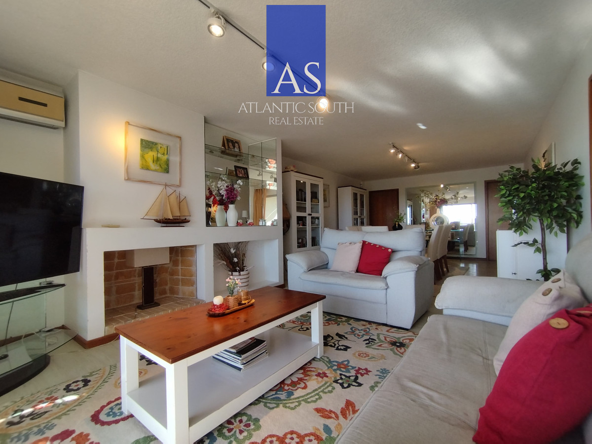 Apartamento ID.4074 - Apartamento de 3 dormitorios y dependencia zona shopping Punta del Este