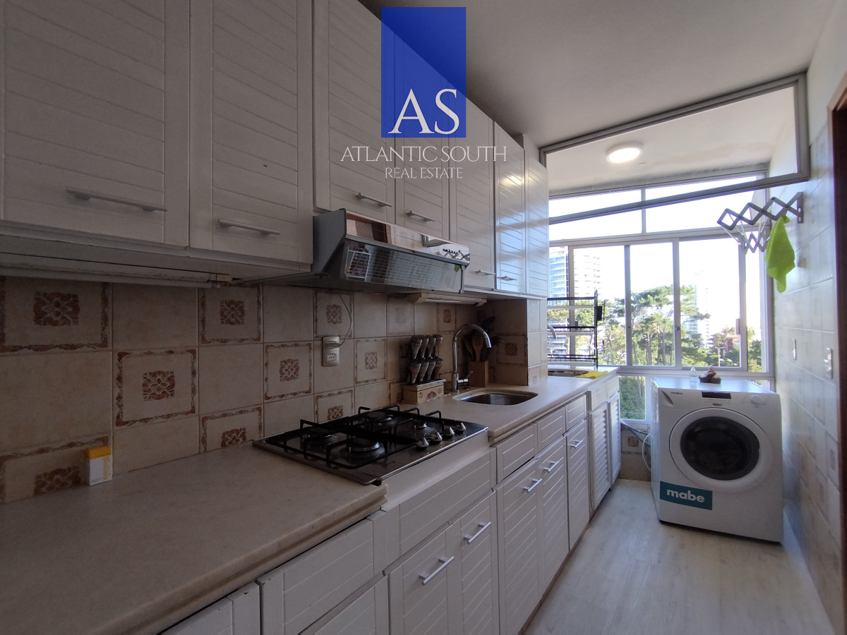 Apartamento ID.4074 - Apartamento de 3 dormitorios y dependencia zona shopping Punta del Este