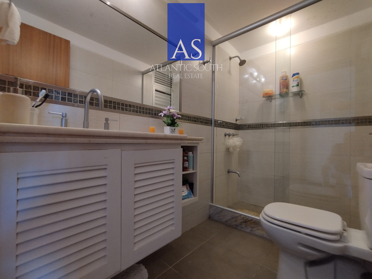 Apartamento ID.4074 - Apartamento de 3 dormitorios y dependencia zona shopping Punta del Este