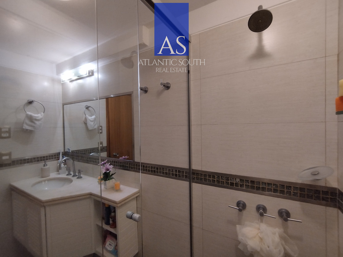 Apartamento ID.4074 - Apartamento de 3 dormitorios y dependencia zona shopping Punta del Este