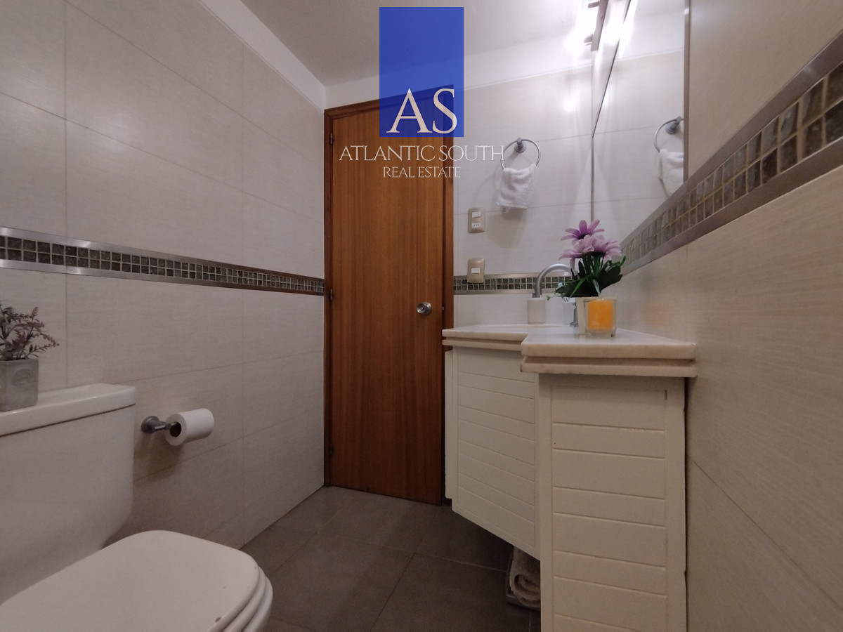 Apartamento ID.4074 - Apartamento de 3 dormitorios y dependencia zona shopping Punta del Este