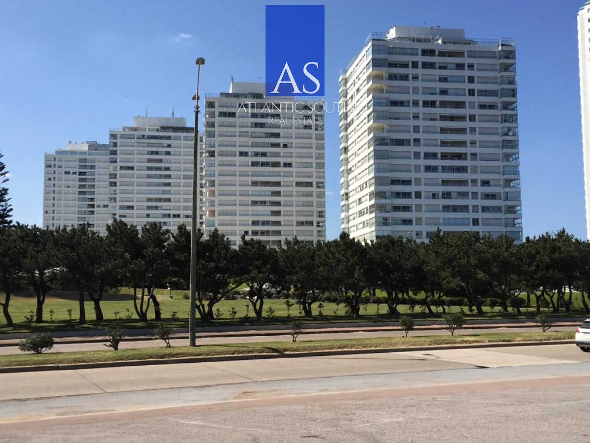 Apartamento ID.3108 - Apartamento 2 dormitorios en venta en Playa MAnsa frente al mar Punta del Este