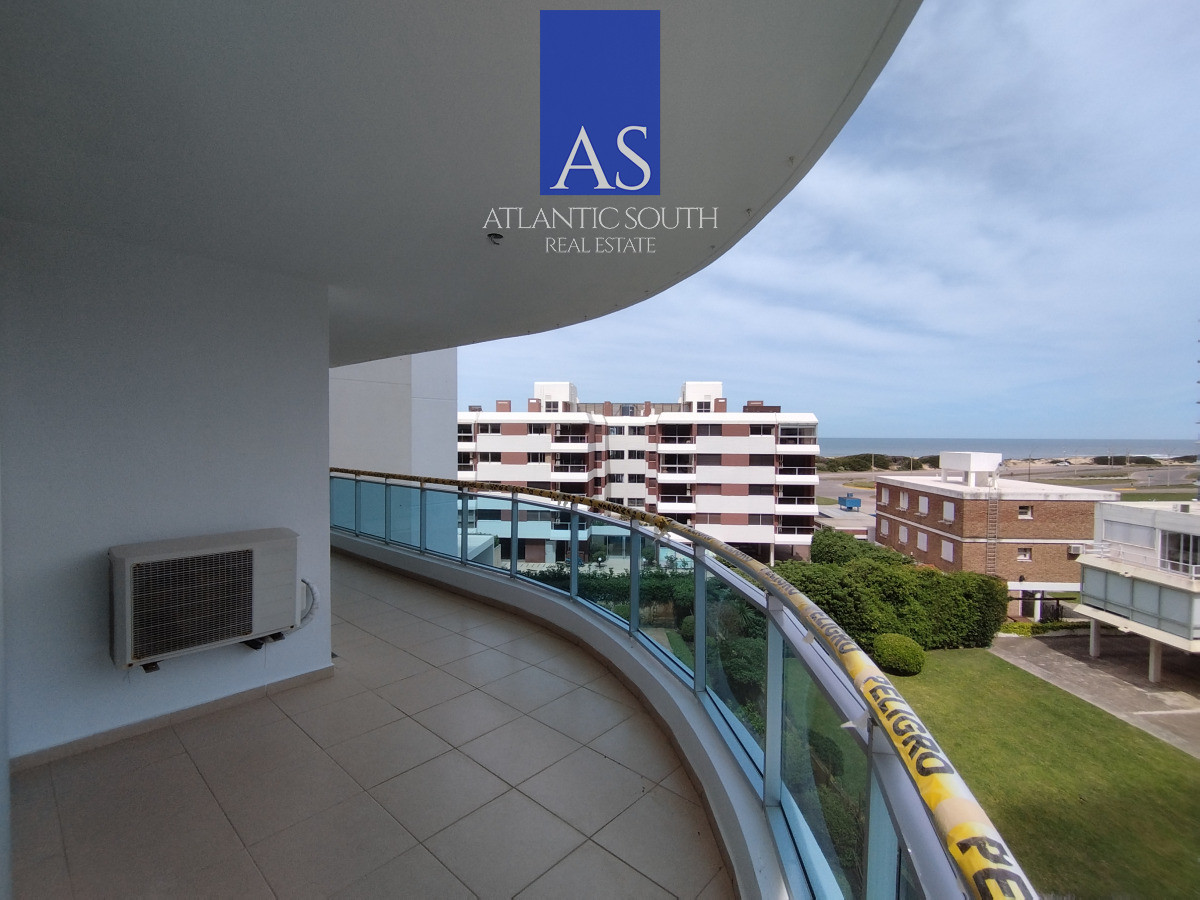 Apartamento ID.3109 - Apartamento moderno de 3 dormitorios cerca del mar Playa Mansa Punta del Este