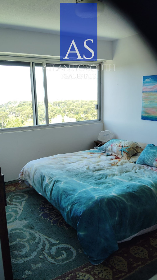 Apartamento ID.4072 - Apartamento de 3 dormitorios y servicio en venta en Punta del Este