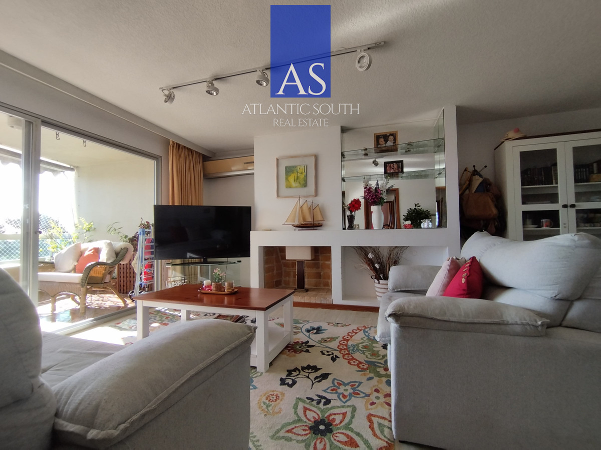 Apartamento ID.4074 - Apartamento de 3 dormitorios y dependencia zona shopping Punta del Este