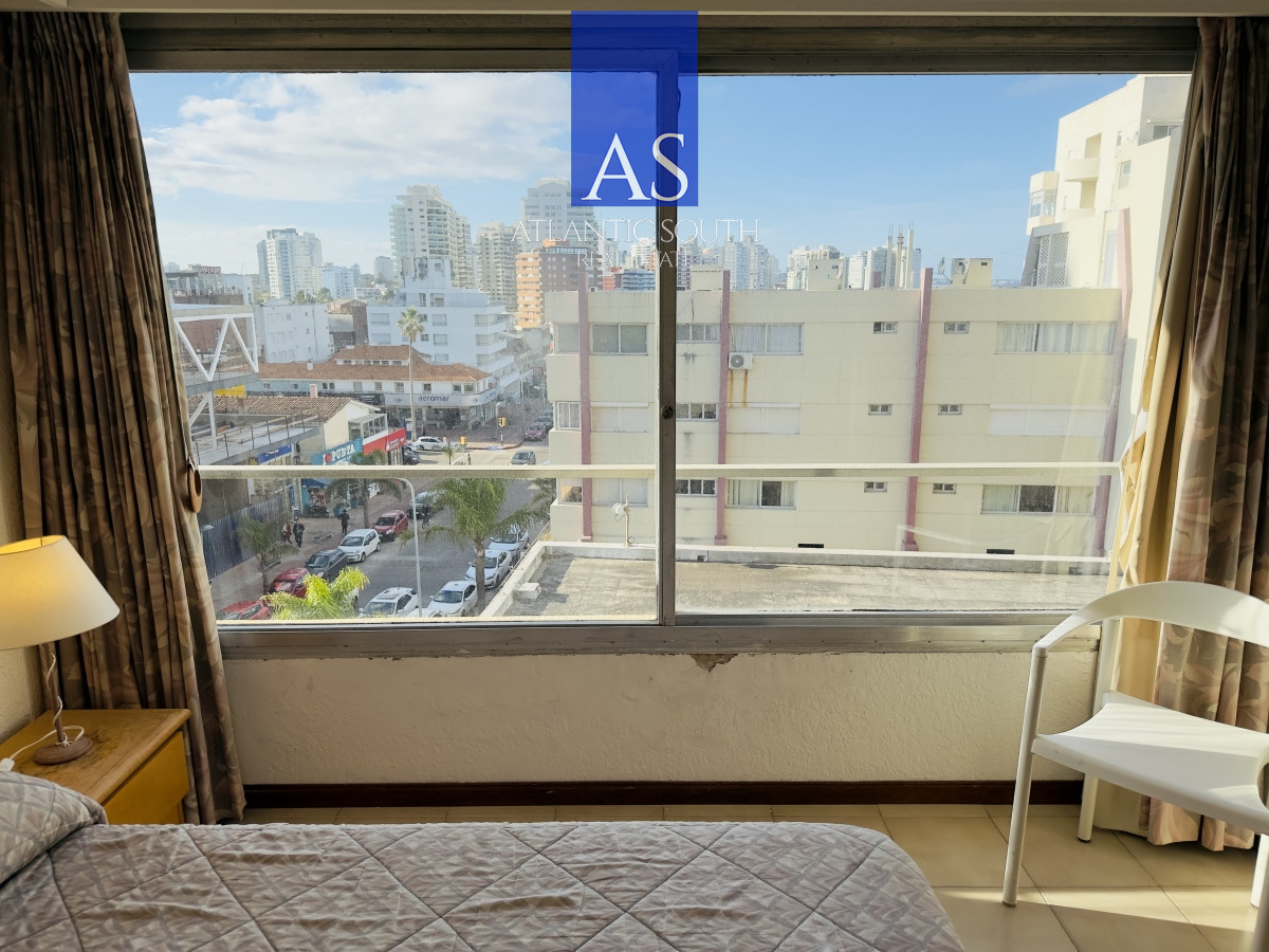 Apartamento ID.4104 - Apartamento en venta 2 dormitorios con vista y espacios amplios en Península Punta del Este